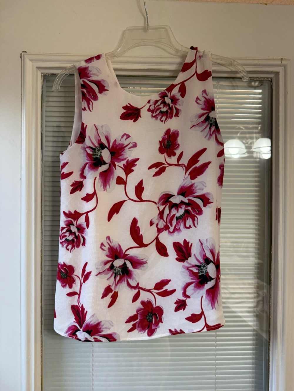 Sleeveless Floral Shell Top - White with Red Floral